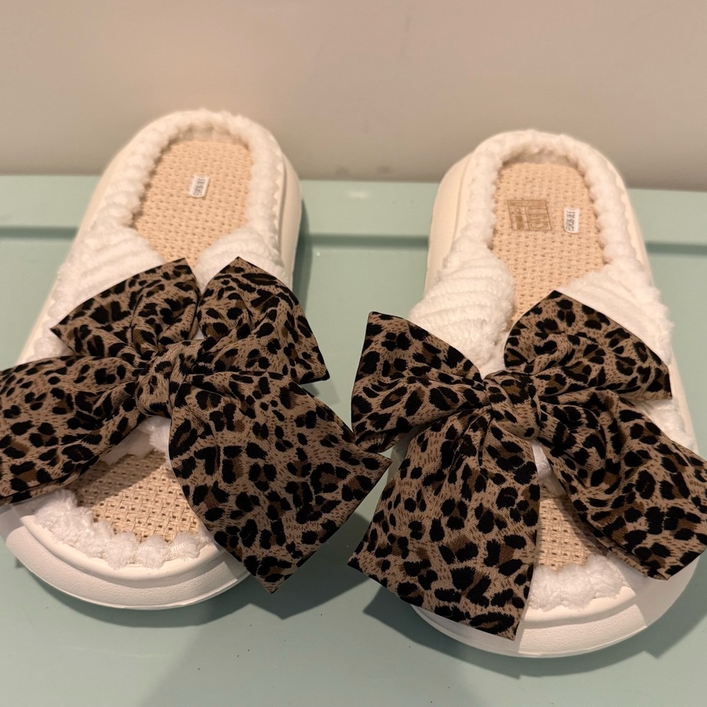 Cute Leopard Print Bow Slippers- Size EUR 38-38.5- NWOT